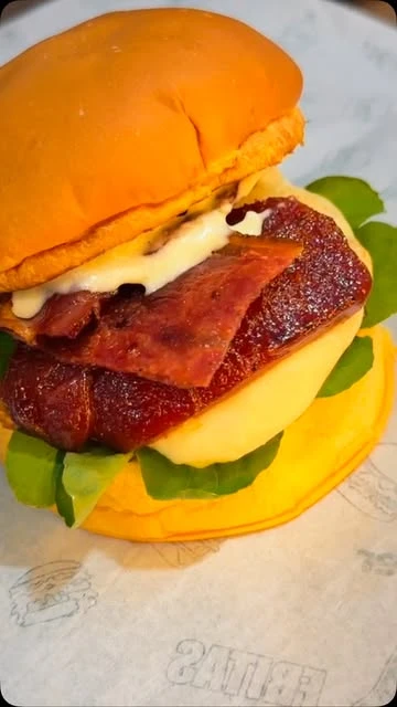 Romeu e Julieta em registro publicado no Instagram oficial da American Burguer