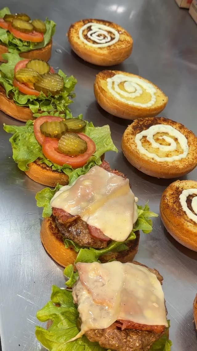 Salabacon em registro publicado no Instagram oficial da American Burguer